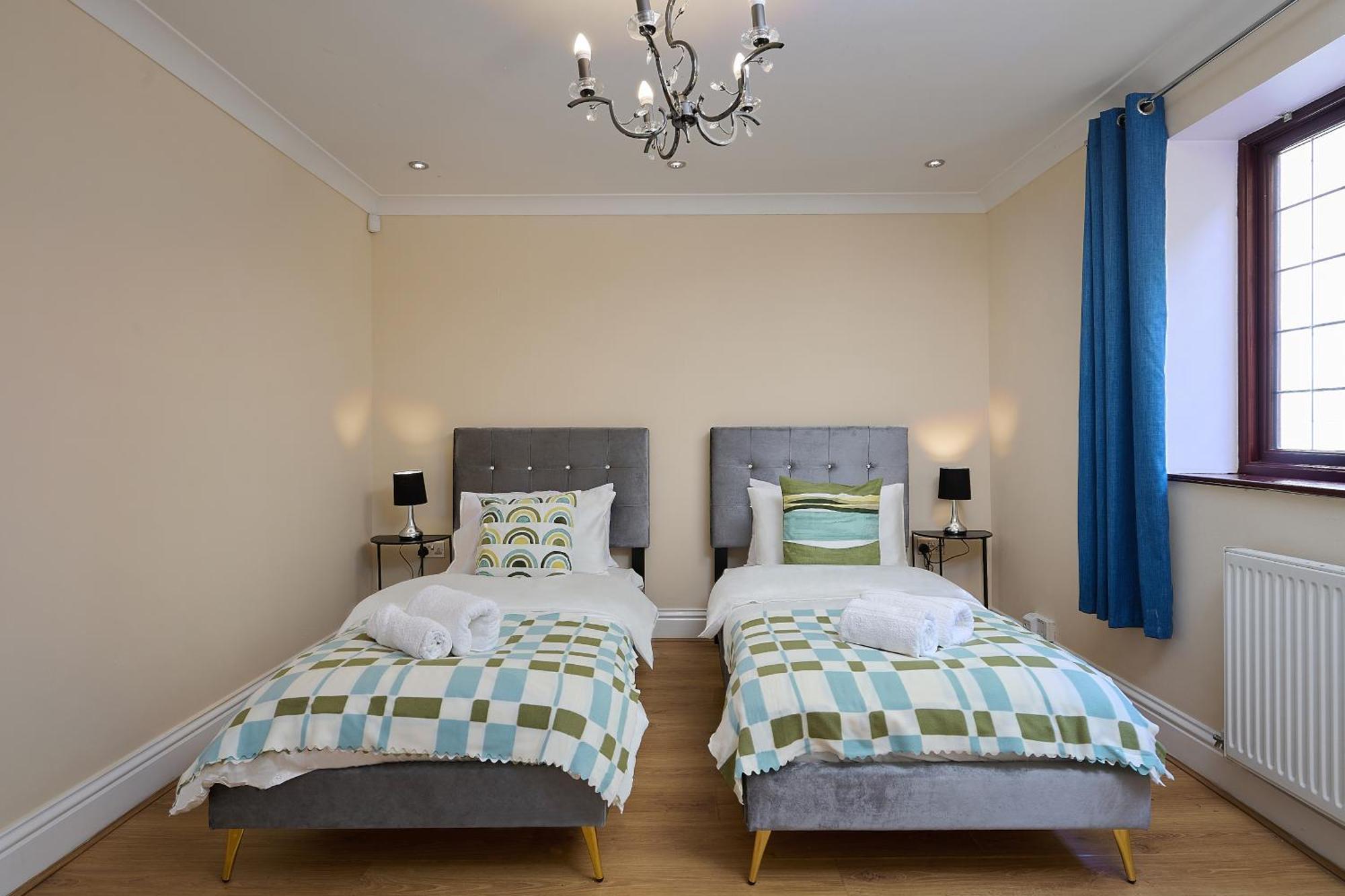 Spacious Home For Large Families And Contractors Wolverhampton Buitenkant foto