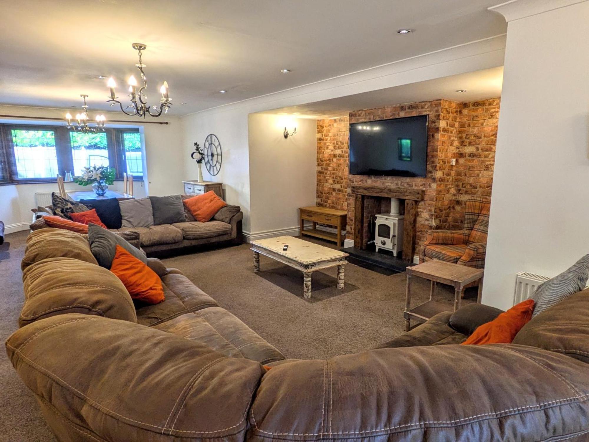 Spacious Home For Large Families And Contractors Wolverhampton Buitenkant foto